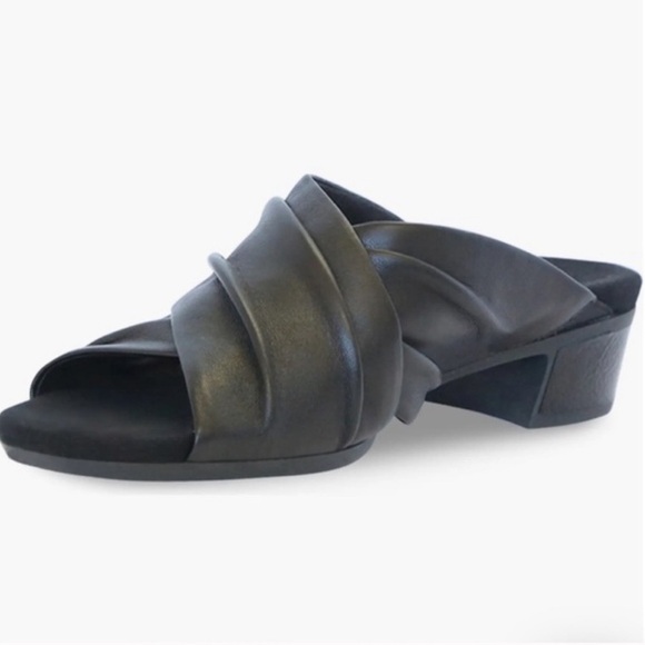 Munro Lee Black Lamb Leather Slide Sandal - Picture 8 of 8
